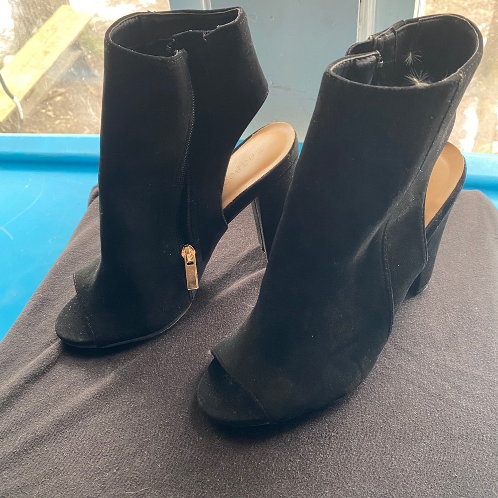 Black ankle booties